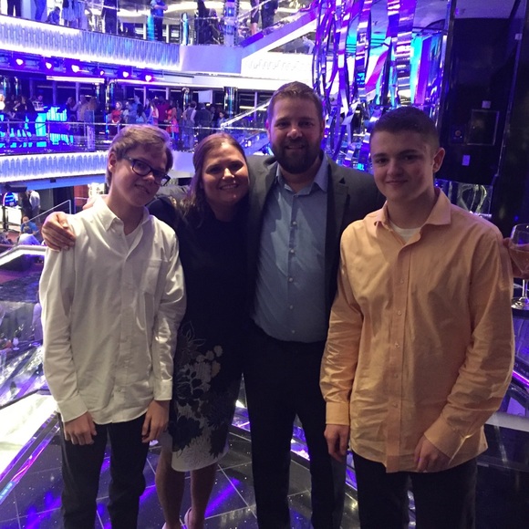 Meet your Posher, Tamara - Picture 1 of 3